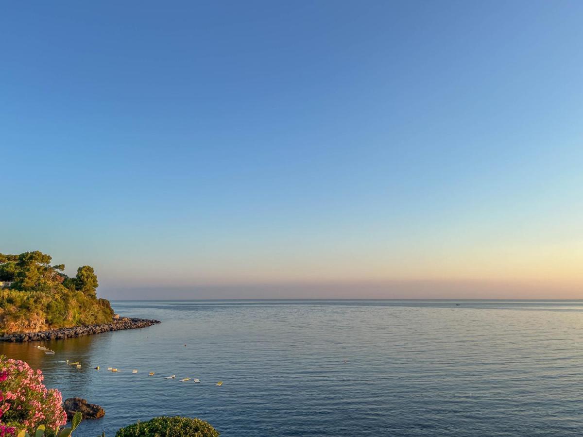 Nelinda Waterfront Accommodation Casamicciola Terme Exterior foto
